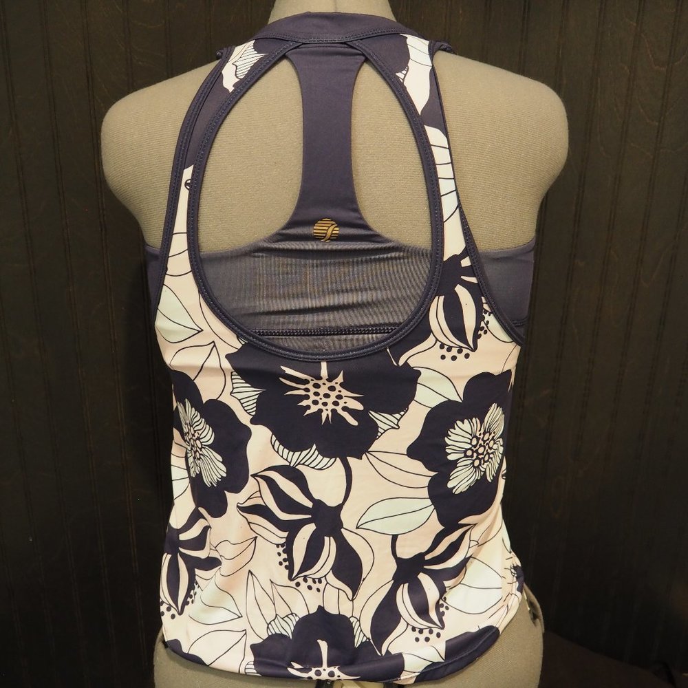 Shebeest Entwine Tank Tops with attached bra - Athletic Wear for Women - NWT - Picture 2 of 5
